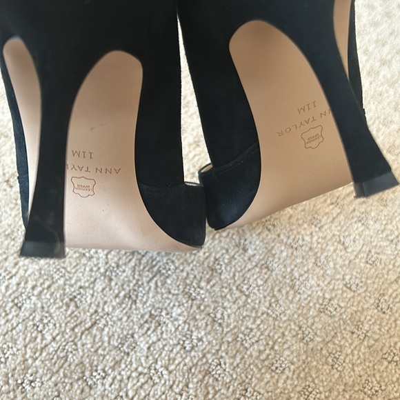 Ann Taylor suede Arza pumps - Picture 6 of 6